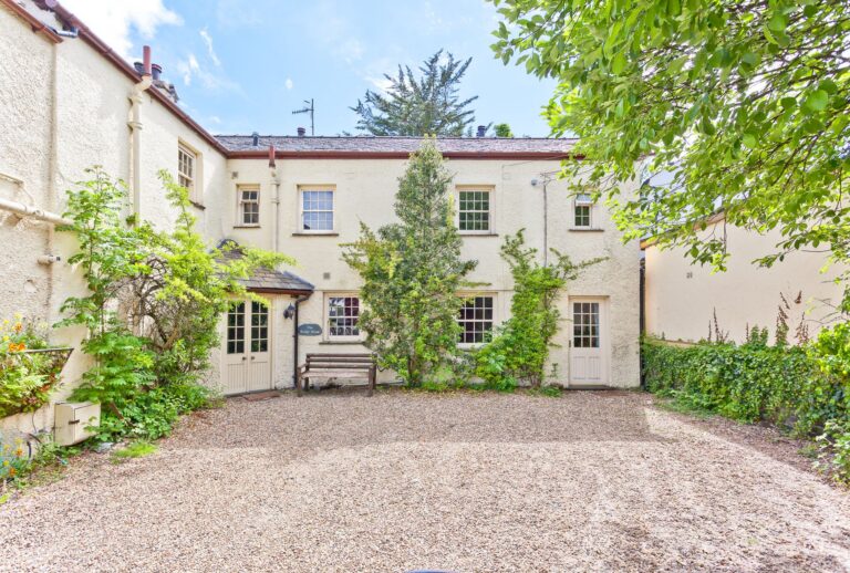 Bridge Cottages: Bridge House & Bridge Suite, Sleeps 12